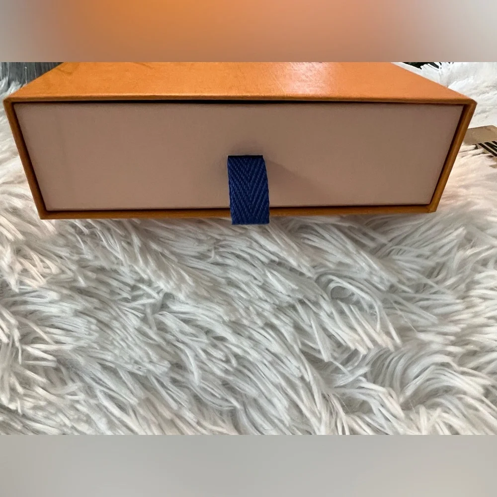 Authentic Louis Vuitton Small Gift Box, Holiday Ribbon and Holiday Gift Card - Picture 4 of 11